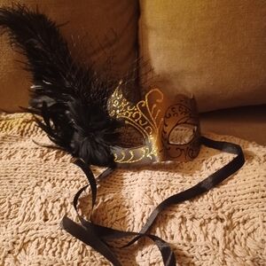 Gold and black phantom of the opera glittery halloween mask costume maquerade